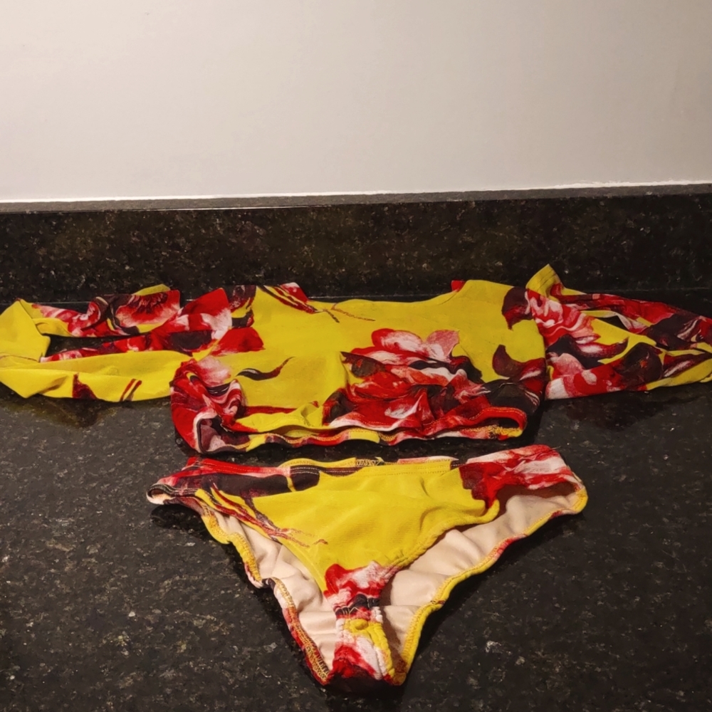 Fashion Nova 2 Piece Swim Suit Size Medium/Small Yellow, Red, Black, White